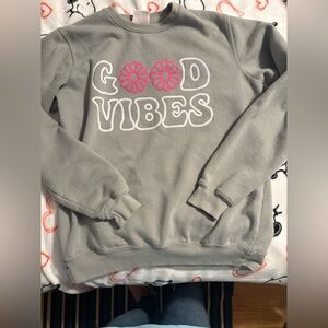 Chic Gray 'Good Vibes' Sweatshirt